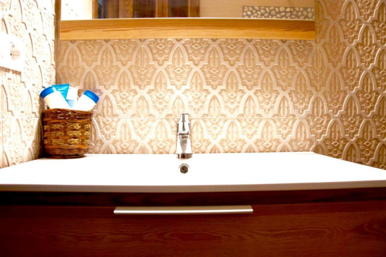 Puerta Real Apartamentos Seville Ngoại thất bức ảnh